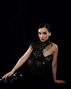 Hande Kaptan Instagram - 🖤
.
.
.
#reklam değil