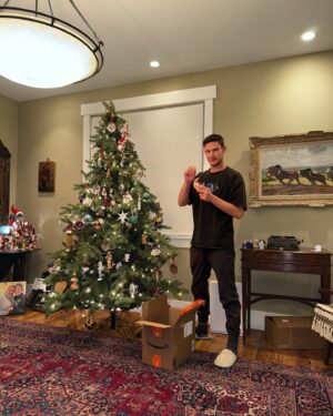Haneia Maurer Instagram - Décembre 2024💖🎀🪽🎄🐯🍪