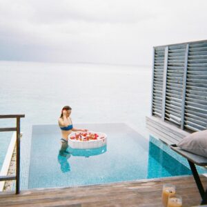Hannah Dodd Instagram - @dhigalimaldives diaries on film 📸💫

Thank you @dhigalimaldives for inviting us to celebrate 2024 with you! Pure magic x
#giftedstay