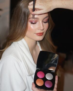 Hannah Dodd Instagram - Thank you @chanel.beauty 💫 a dream x
#colourofallure @chanelofficial