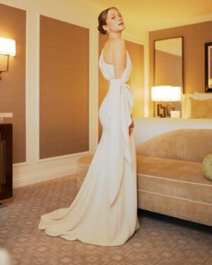 Hannah Einbinder Instagram - the most perfect custom @louisvuitton 4 @harpersbazaarus shot by @cibellelevi 4 @goldenglobes 🐇🕊️🦢

@mollygreenwald 
@sweetbabyjamie 
@jerrodrobertshair 
@joomee_song 
@jlozbeauty