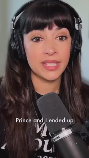 Hannah Simone Instagram - That one episode where Prince joined the show… and then subsequently he and I became really good friends in real life and he would email me the funniest things about the show/ life/ @mrjakejohnson dressing up to look like Prince but instead looking like Prince’s Aunt Helen 😂 

Listen to the entire story on our New Girl rewatch podcast @themessaroundpod wherever you get your podcasts!!