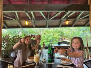 Hannah Spearritt Instagram - Well.. we finally made it to paradise 🏝️ Beautiful country, beautiful people ♥️🥰