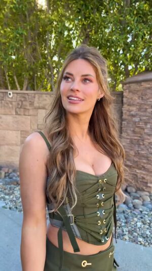 Hannah Stocking Instagram - When girls become GIRLFRIENDS 👩‍❤️‍👨