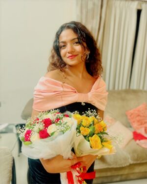 Hansika Krishna Instagram - 19

birthday dress by: @santinni.in 🎀
shot by: @_mathews_photography 📸 
decor by: @lizaraevents 🎈 
cake by: @mias.cupcakery 🎂 
cake topper bow: @leo_krafty