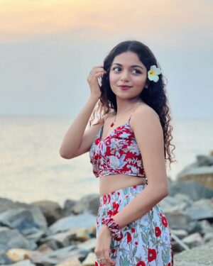 Hansika Krishna Instagram - 🐚🍄🌺

#hansikakrishna #hansikians #sunsets #beach #ootd