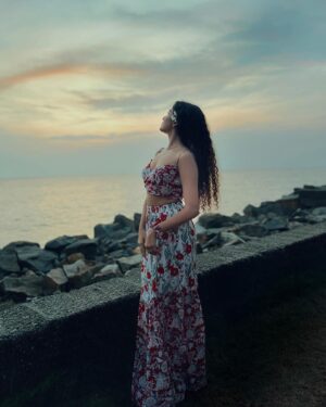 Hansika Krishna Instagram - 🐚🍄🌺

#hansikakrishna #hansikians #sunsets #beach #ootd