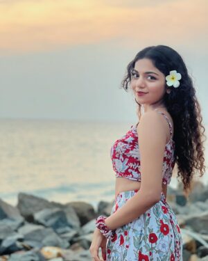 Hansika Krishna Instagram - 🐚🍄🌺

#hansikakrishna #hansikians #sunsets #beach #ootd