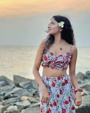 Hansika Krishna Instagram - 🐚🍄🌺

#hansikakrishna #hansikians #sunsets #beach #ootd