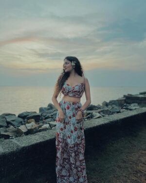 Hansika Krishna Instagram - 🐚🍄🌺

#hansikakrishna #hansikians #sunsets #beach #ootd
