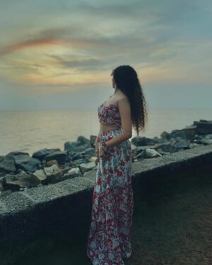 Hansika Krishna Instagram - 🐚🍄🌺

#hansikakrishna #hansikians #sunsets #beach #ootd