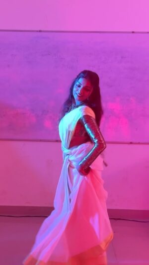 Hansika Krishna Instagram - AAHHH!

#hansikakrishna #hansikians #chuttamalle #trend #trending #trendingreels #dance #dancer #chuttamalledance #devara #viral #college #collegedance #collegedays #fyp #explore #hansubee #hansubeeeey