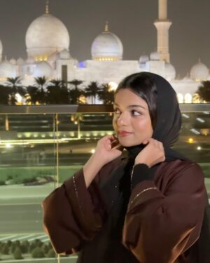 Hansika Krishna Instagram - 🌙🕌

@szgmc_ae @visitabudhabi 
How are you doing?