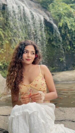 Hansika Krishna Instagram - 🧚🌺

@budgetholidayz 

How is your Onam holidays going on?
