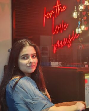 Haripriya Isai Instagram - Ragangal thalangal nooru.., raja un per sollum paru😍😍😍
📸 : @janani_pradeep