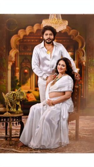 Hariprriya Instagram - ಜೊತೆಯಾಗಿ.. ಹಿತವಾಗಿ…❤️

#love #family #simhapriya #parentstobe #momtobe #dadtobe #excitement #mixedemotions #maternity #shoot 

Designer😍 @chandangowda_official 
Photography 🥰 @reflectionsbysupriya 
Jewels 😇 @kandalaahouseofjewellery 
Location 🥳 @chidu.ln_s2dio 
MUA @makeupbypallavishetty @__snehakumar__
