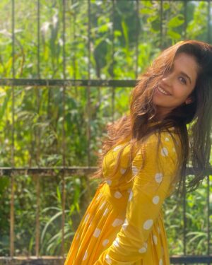 Harleen Sethi Instagram - Made for sunny days 

🌻