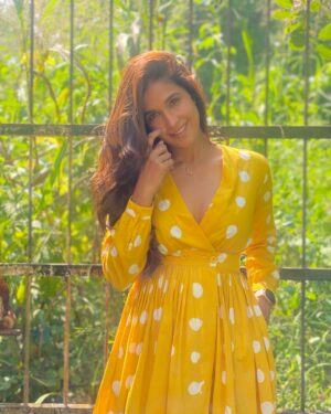 Harleen Sethi Instagram - Made for sunny days 

🌻