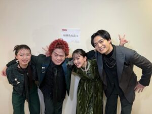 Haruko Nagaya Instagram - はじめまして2025
あけましておめでとうございます！

紅白歌合戦
あの舞台で歌う喜びをたっぷりと感じて
しっかりと前を向けた気がします
私はつくづく幸せ者です
観てくださった皆さま、ありがとうございました

2025幕開けです
今年も私たちらしく音楽やるぞ