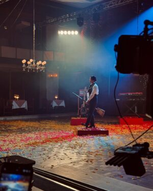 Haruko Nagaya Instagram - ところで
「馬鹿の一つ覚え」Music Video、みた？
「六人の嘘つきな大学生」、みた？