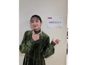 Haruko Nagaya Instagram - はじめまして2025
あけましておめでとうございます！

紅白歌合戦
あの舞台で歌う喜びをたっぷりと感じて
しっかりと前を向けた気がします
私はつくづく幸せ者です
観てくださった皆さま、ありがとうございました

2025幕開けです
今年も私たちらしく音楽やるぞ