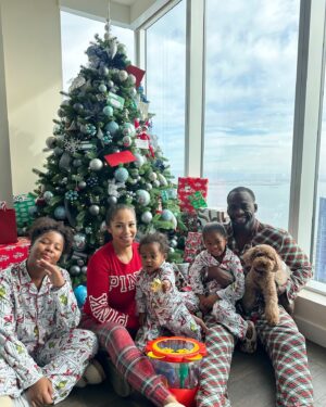 Hazel Renee Instagram - Christmas Day, Love From My Little Loves & I❤️🎄🎁
💚✨💚Le Grinch On Game Day💚✨💚 

#ThemGreenGirls #ChristmasDay #AllSmiles #MissingBigDJ