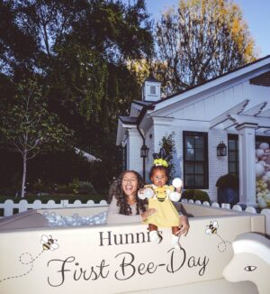 Hazel Renee Instagram - BIG ONE! I’ve Never Seen A Year Speed Past Until I Birthed The Littles! Honey Hunny Hunni Bee Ya’ll! The Sweetest Little Bee 🐝 Out The Clan! May God Shower You With Abundant Favor & Purpose Always! A Subtle Reminder That The Tiniest Hands Warm My Heart And The Purest Eyes Are Looking Up To Me! Happy First Bee Day Earthside Hunni 🍯 Mannnn We Love Her Down!!💛💛💛💛💛
Thank You @encoreevents90210 For Making This Extra Special🫶🏼 #FirstBirthday #BigOne #BeeDay