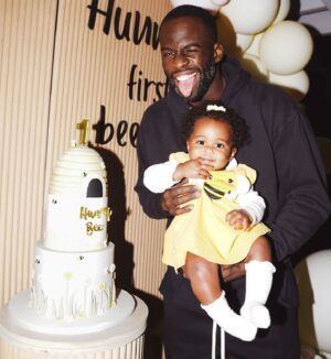 Hazel Renee Instagram - BIG ONE! I’ve Never Seen A Year Speed Past Until I Birthed The Littles! Honey Hunny Hunni Bee Ya’ll! The Sweetest Little Bee 🐝 Out The Clan! May God Shower You With Abundant Favor & Purpose Always! A Subtle Reminder That The Tiniest Hands Warm My Heart And The Purest Eyes Are Looking Up To Me! Happy First Bee Day Earthside Hunni 🍯 Mannnn We Love Her Down!!💛💛💛💛💛
Thank You @encoreevents90210 For Making This Extra Special🫶🏼 #FirstBirthday #BigOne #BeeDay