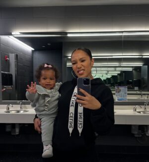 Hazel Renee Instagram - BIG ONE! I’ve Never Seen A Year Speed Past Until I Birthed The Littles! Honey Hunny Hunni Bee Ya’ll! The Sweetest Little Bee 🐝 Out The Clan! May God Shower You With Abundant Favor & Purpose Always! A Subtle Reminder That The Tiniest Hands Warm My Heart And The Purest Eyes Are Looking Up To Me! Happy First Bee Day Earthside Hunni 🍯 Mannnn We Love Her Down!!💛💛💛💛💛
Thank You @encoreevents90210 For Making This Extra Special🫶🏼 #FirstBirthday #BigOne #BeeDay