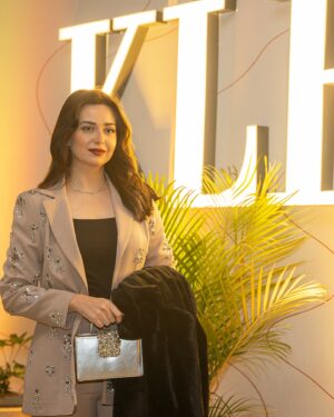Heba Magdi Instagram - مصر تتحدث عن نفسها ❤️
من المتحف المصري الكبير 
حفل شركة كليك @kleekdevelopments 
____________
Suit @be_my_guest_shopping 
Clutch @alicia_arts 
Photo @mariam_elnwashy_ph