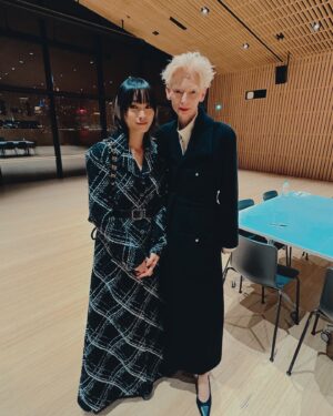 Hedwig Tam Sin-Yin Instagram - 在還沒有留意電影和演員邊時，第一次在《Constantine》中發現到脫離凡塵俗世的Tilda ，心想這是一個人類嗎？
在當演員後，看她更多的演出，更被她超脫的氣質和多變的演出吸引，無論《We need to talk about Kevin》
還是《Orlando》也一直在心中默默地在心中佔一席位，也期待《隔壁的房間》！

還有沒想到有一天能在M 和Chanel 辦的《電影修復何以重要》對談中見到她真人，聽她和唐書璇導演對談探討早期拍女性電影《董夫人》的分享和修復電影的意義，在心中尖叫千萬次。

謝謝讓我有機會接觸到仙女的 Chanel 和M 
 
❤️‍🔥