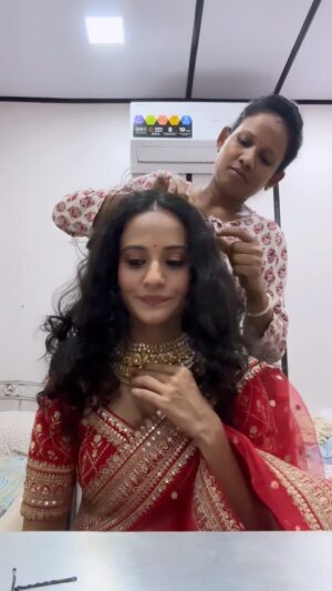 Heena Parmar Instagram - Ok Done with This Dulhan look. 😓😴
