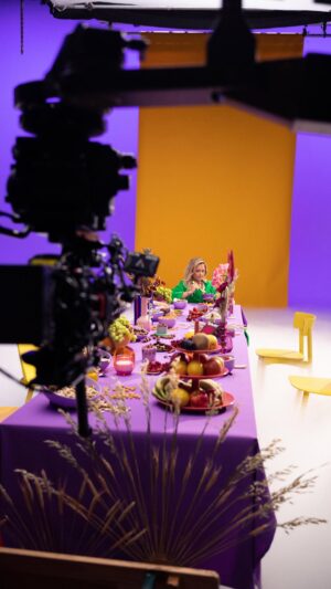 Helene Fischer Instagram - Und ihr so? 
Liebe Grüße vom Set! Wo ich unterwegs war, verrate ich euch bald. 😉🎬