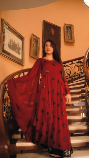 Hiba Ali Khan Instagram - Hanim x Hiba Ali Khan 🍁

@hanim__official 

This Amazing Attire is from @hanim__official excellent choice of colours cuts & fabric beyond beautiful.
Enhance your style with elegance by wearing @hanim__official 

Visit their website for more details

https://hanimofficial.com/?fbclid=PAZXh0bgNhZW0CMTEAAaYe_s0zJflTNNjSwJZsxQ2KkUSvhzDNKa17dTCiG_wBW6pj0rcx2cqslqo_aem_AdR_CXfV7wXcnqlUFAhEUZ4UOZPVkhrdXjOWBm0br28AvHkAeSHtqLK5KMXkq_RfJiOFFxJ_aunrkVDWCa4lberb