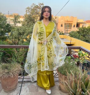 Hiba Ali Khan Instagram - Beautiful Hand Printed Doppatta By: @ornate.designs.official 

Makeover by: @ridaahmedofficial