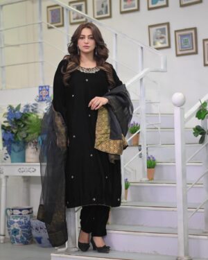 Hiba Ali Khan Instagram - Dress by: @minayaz_boutique 
Makeup: @arydigital.tv 
Photography: @aleybhaidani