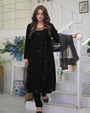 Hiba Ali Khan Instagram - Dress by: @minayaz_boutique 
Makeup: @arydigital.tv 
Photography: @aleybhaidani