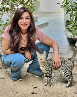 Hiba Ali Khan Instagram - Let’s Pose Billu. 

#hibaalikhan #hibaalikhanofficial #hibakhan