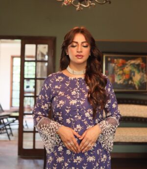 Hiba Ali Khan Instagram - Makeup: @gillhoraiboffical 
Photography: @ali_razakz70 @nooor.raw 
Dress: @esrafashion.pk 
.
.
.
#hibalikhan #esrafashion #photography #fashion #hibakhan