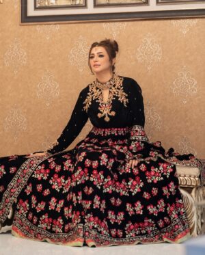 Hiba Ali Khan Instagram - Chin Up! 👑

Makeup: @gillhoraiboffical 
Dress: @poshbynoreen