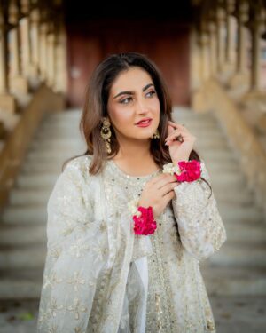 Hiba Bukhari Instagram - Eid Mubarak 🌙
 

With my man @imarezahmed ♥️
Pictures by @abdulsamadzia ✨
Makeup by @meerabs_salon 💕

میری حسین عید 🌸
@haseensofficial 

@laamofficial 
#StyledbyLAAM #MeriHaseenEid #HaseensOfficial