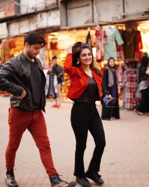 Hiba Bukhari Instagram - Wanted to post these pictures since a long time but today is the day.! Lahore ki sarkon pe.. 
  We look great together Mr. Husband! MashAllah 🥰🫣
@imarezahmed ♥️