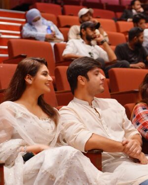 Hiba Bukhari Instagram - Is auditorium mein buhat si yaadien hai… sari buhat he haseen 🌸