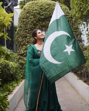Hiba Bukhari Instagram - On this 14th August, I am deeply heartbroken due to the challenges our country is currently facing. Nevertheless, let's recall that it’s our resilience and unity that initially led us here. With the force of hope, we can collectively triumph over adversities and craft a more vibrant future for our nation. Let hope illuminate our path toward a stronger, more prosperous Pakistan. 🇵🇰

#IndependenceDay #14thAugust 
Wardrobe @ansabjahangirstudio 
Hair and make up @nabila_salon 
Styling @phsolutionspk