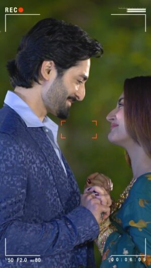 Hiba Bukhari Instagram - You've seen the tough side of Nosherwan and Dua's life, now it's time to laugh with the bloopers from the sets of Jaan Nisar! 😂🤪

#7thSkyEntertainment #GeoEntertainment #GeoTV #HarPalGeo #AbdullahKadwani #AsadQureshi #MohsinMirza #RehanaAftab #DanishTaimoor #HibaBukhari