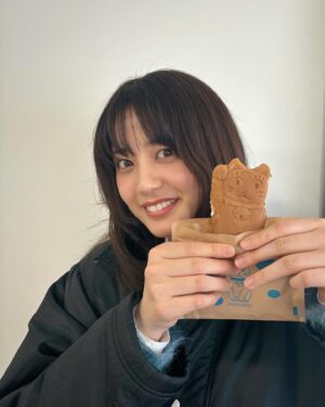 Hirona Yamazaki Instagram - 🐈‍⬛🐈
1月お疲れ様でした。あっという間でした。
2月もたくさん楽しみましょう。
#あんまり投稿できてなくてごめんなさい
#猫焼き食べたよって報告
#福招きたいのにグータッチになっちゃう👊
