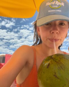 Actress Holly Taylor HD Photos and Wallpapers January 2025