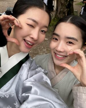 Hong Bi-ra Instagram - #옥씨부인전
우리 자모회당 이씨부인 역할을 맡게 되어 정말 행복했어요🥹
촬영하는 동안 함께한 모든 분들께 감사드리고, 제겐 매 순간순간이 소중한 선물 같은 시간이었습니다. 많은 사랑과 응원을 보내주신 모든 분들께 진심으로 감사드리며, 조만간 또 새로운 모습으로 인사드릴게요!🥰🙏🏻