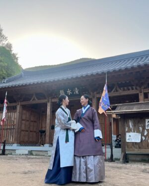 Hong Bi-ra Instagram - #옥씨부인전
우리 자모회당 이씨부인 역할을 맡게 되어 정말 행복했어요🥹
촬영하는 동안 함께한 모든 분들께 감사드리고, 제겐 매 순간순간이 소중한 선물 같은 시간이었습니다. 많은 사랑과 응원을 보내주신 모든 분들께 진심으로 감사드리며, 조만간 또 새로운 모습으로 인사드릴게요!🥰🙏🏻