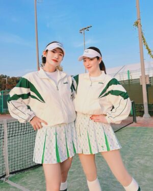 Hong Soo-ah Instagram - 막뚱이랑 김포금쌀배 8강다이 
국화부시합 8강만4번째.. 
홍팔수니라고 불러주세요.. 뿌에엥🥹

막뚱이랑 나랑 마니 성장했다 
칭찬해🥰👏🏻👏🏻👏🏻 @sa_rang_00726 
개나리 함께 우승하고 구카부도 함께오니
경이롭다 🥳너뮤즐겁다 💕

담엔 온이가 더 안칠게!!ㅋㅋㅋㅋㅋㅋㅋㅋㅋㅋㅋㅋㅋㅋㅋㅋㅋㅋ미얀막뚱!!🥲 앜ㅋㅋㅋㅋㅋ
(여러분 ,공 참는것도 능력이에요!! 건드리지말쟈…홍팔수니는 공을 너무 조아함 😂내 파트너 힘들까바 끄너쥬고팠단다.그랬단다. 😂) 

울 영미온이의 손길!!😘예뿐 커플룩💚

@diadora_korea 
@youngmi_0909 

#디아도라 #diadora